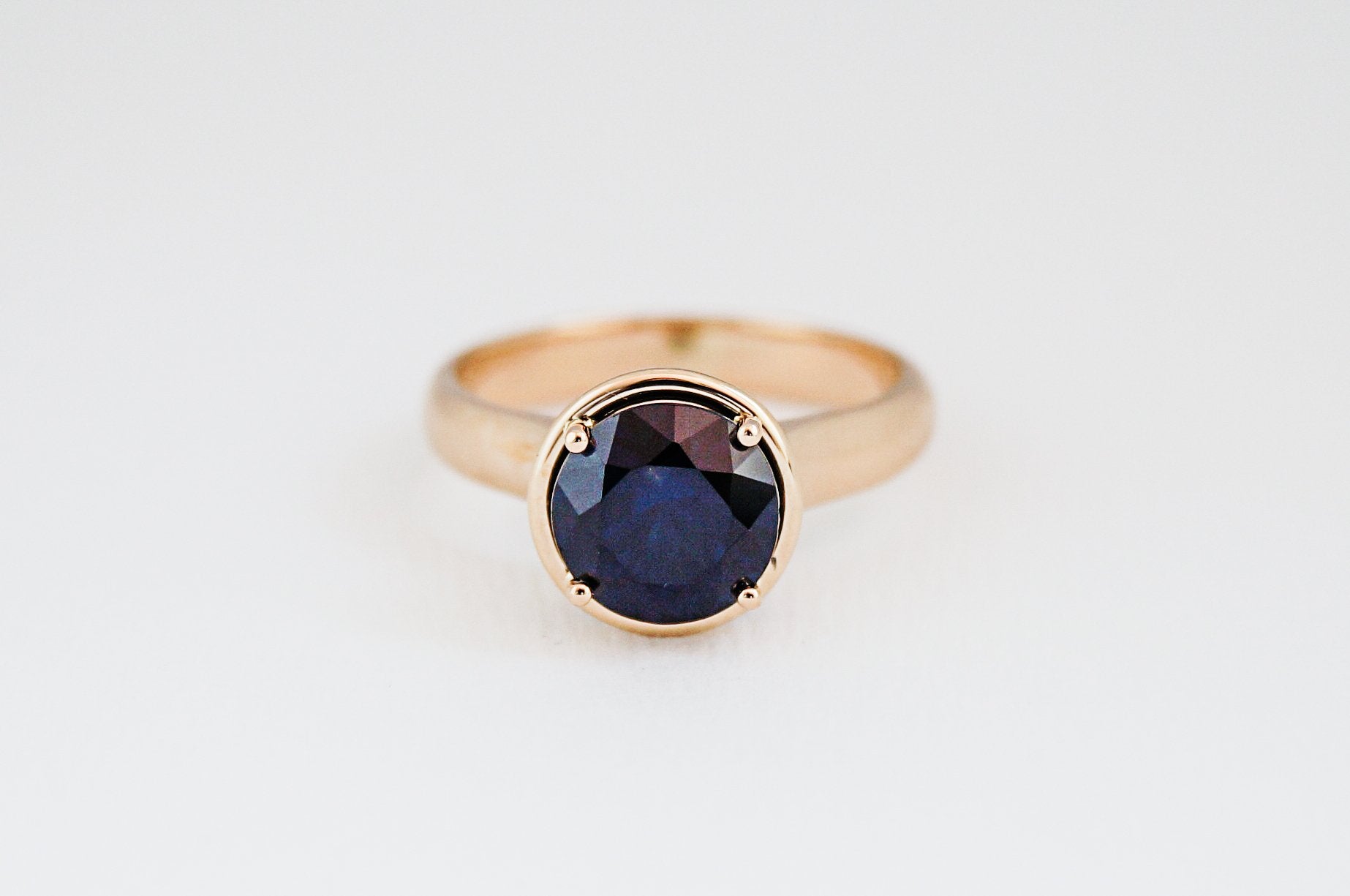 Dark blue sapphire ring deals