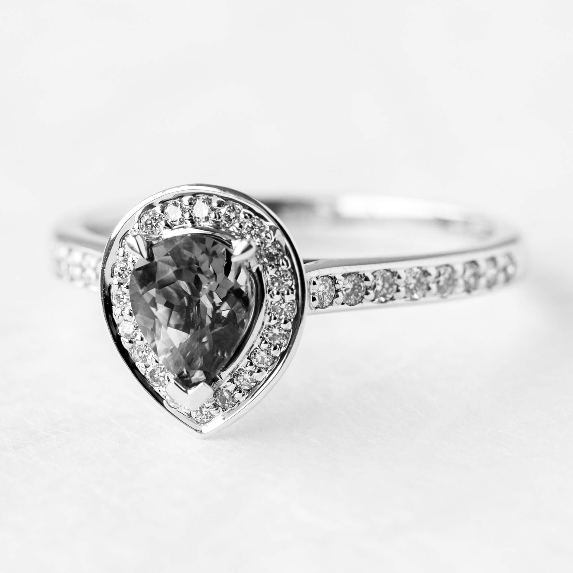 Unique Pear Cut Engagement Rings